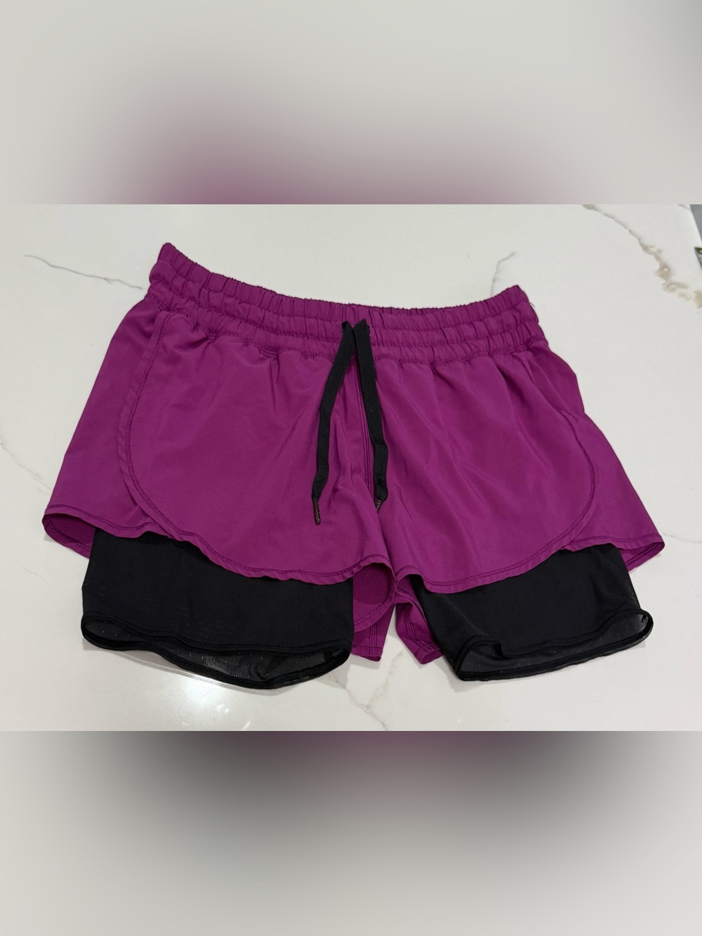 Lululemon Hot to Street Shorts in a Regal Plum built-in Black Mesh Liner Size 8 - Picture 9 of 10